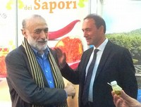 Il Presidente Internazionale di Slow Food sullo stand istituzionale presente al Salone del Gusto: qui si respira aria di buono...